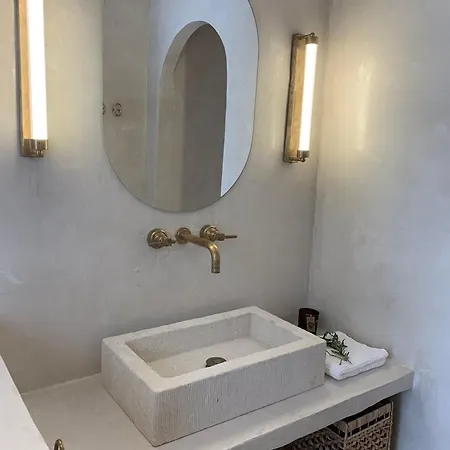 La Marquesa - Country In